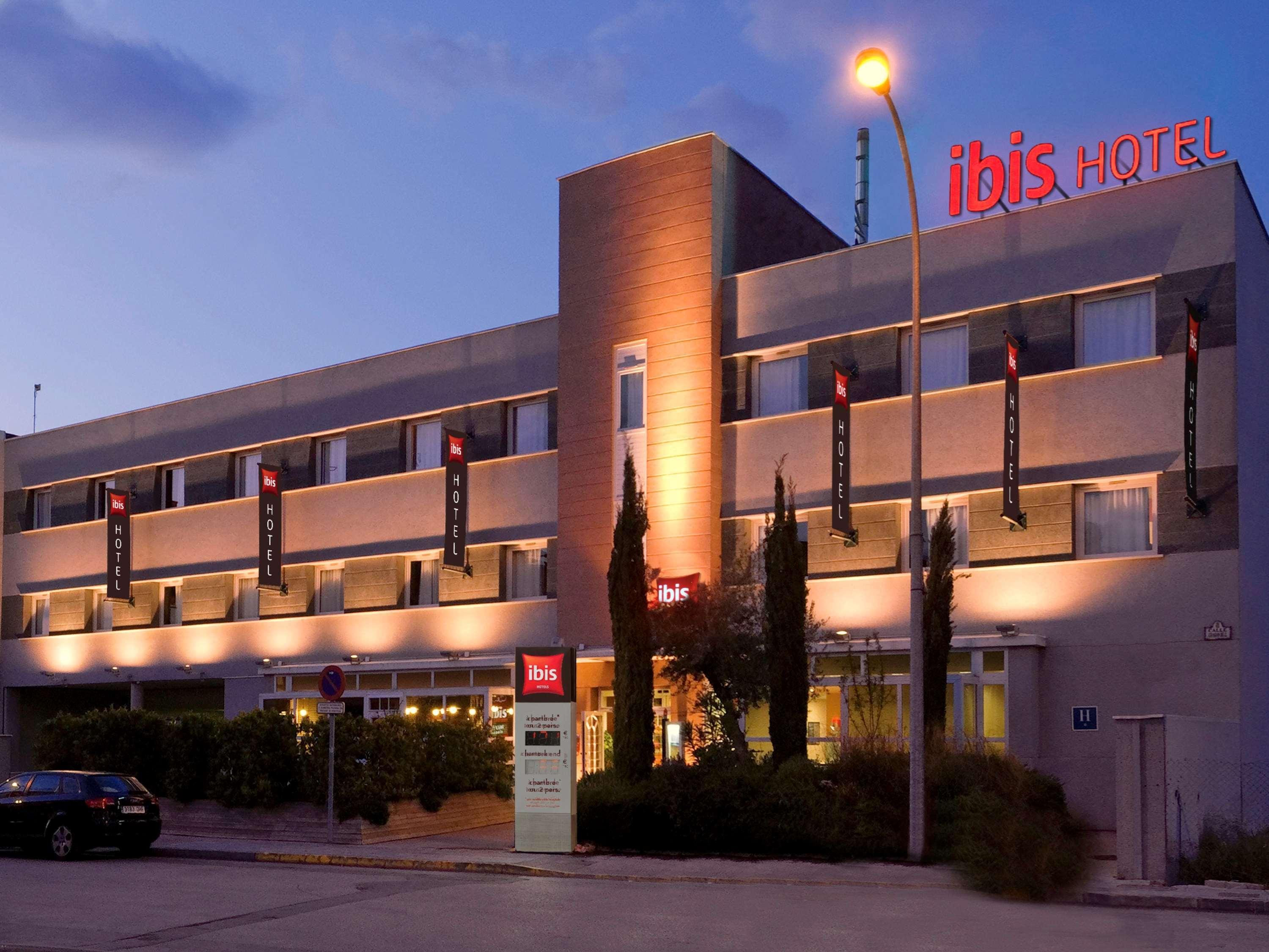 Ibis Granada Hotel Exterior photo